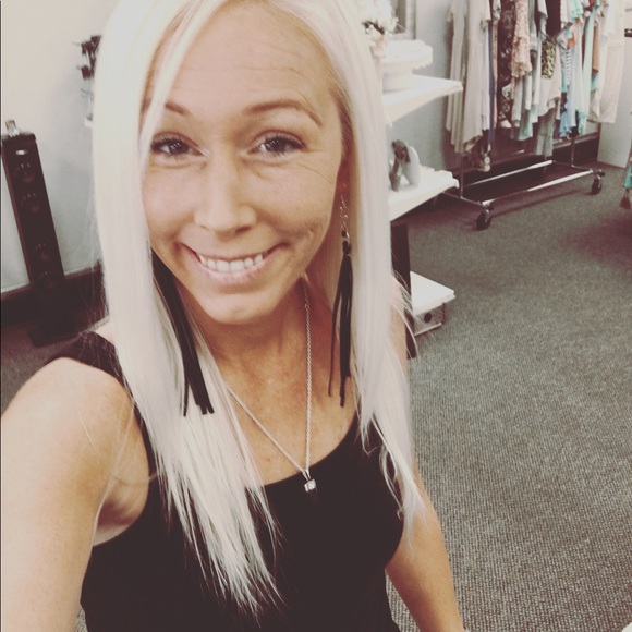 Meet your Posher, Christina - Picture 4 of 4